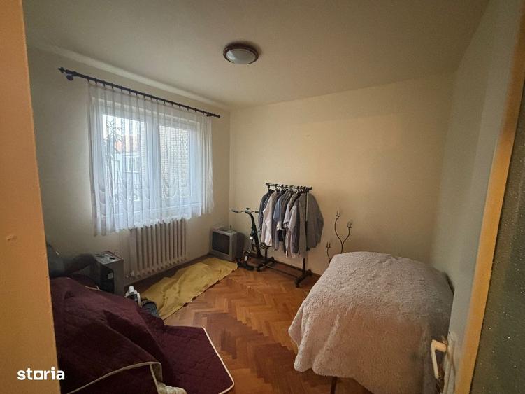 Apartament cu 3 camere semidecomandat în Dâmbu Pietros