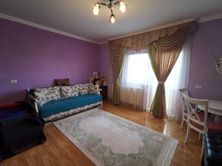 Casă cu 4 camere cu Teren 420 Mp în Piața Centrală