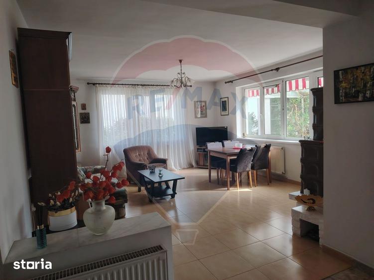 Casă cu 8 camere cu Teren 800 Mp în Central