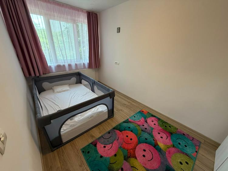 Apartament cu 3 camere semidecomandat în Titan