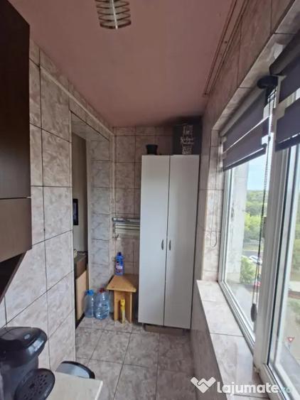 Garsonieră decomandată în Craiovița Nouă
