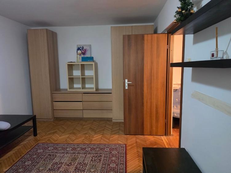 Garsonieră decomandată în Baba Novac