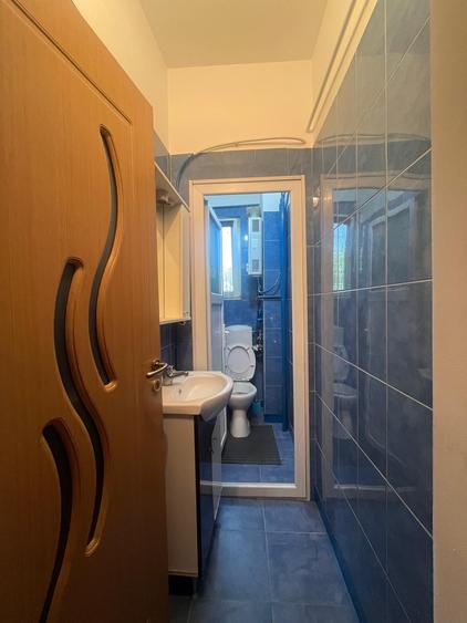 Apartament cu 3 camere decomandat, mobilat în Ferentari