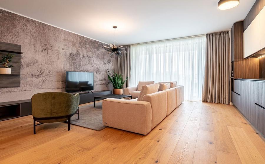 Apartament cu 3 camere semidecomandat în Pipera