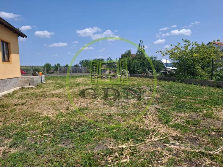 Casă individuală cu 4 camere cu Teren 1000 Mp în Exterior Est