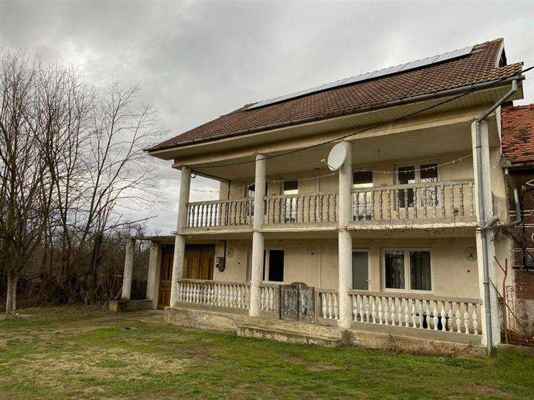 Casă individuală cu 5 camere cu Canalizare în Bolvașnița