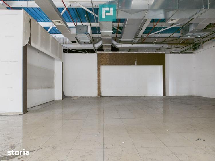 Spațiu comercial, de 250 mp, în Șega