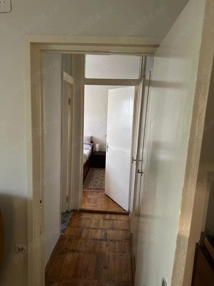 Apartament cu 3 camere semidecomandat în Girocului