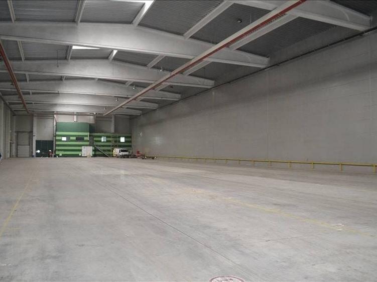 Spațiu comercial, de 3,850 mp, în Aeroport