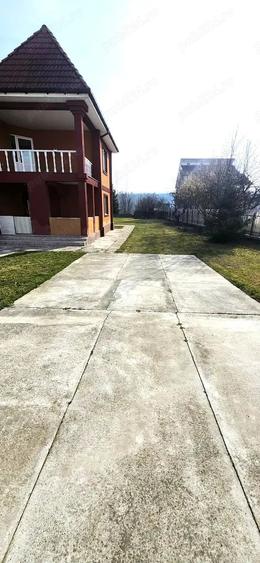 Casă cu Teren 3160 Mp în Central