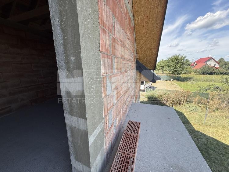 Casă individuală cu 5 camere cu Canalizare în Central