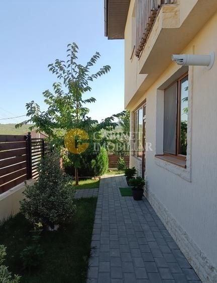 Casă individuală cu 4 camere cu Canalizare în Rediu