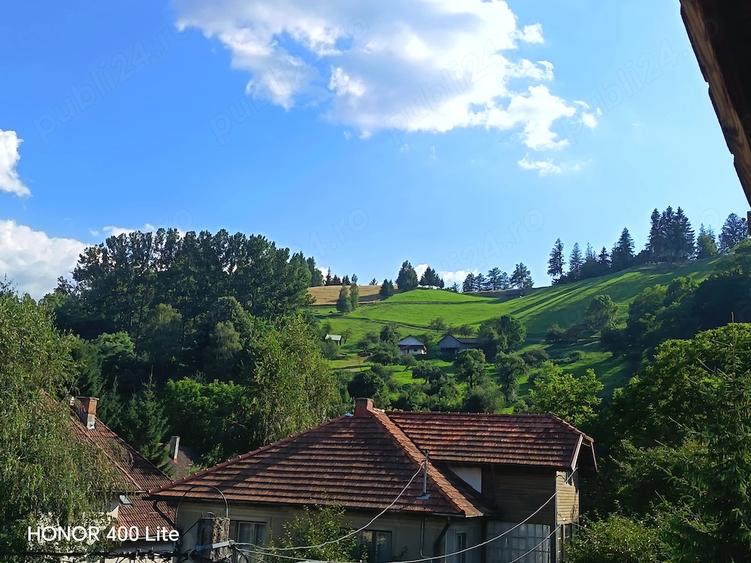 Casă cu 10 camere cu Teren 480 Mp în Bran