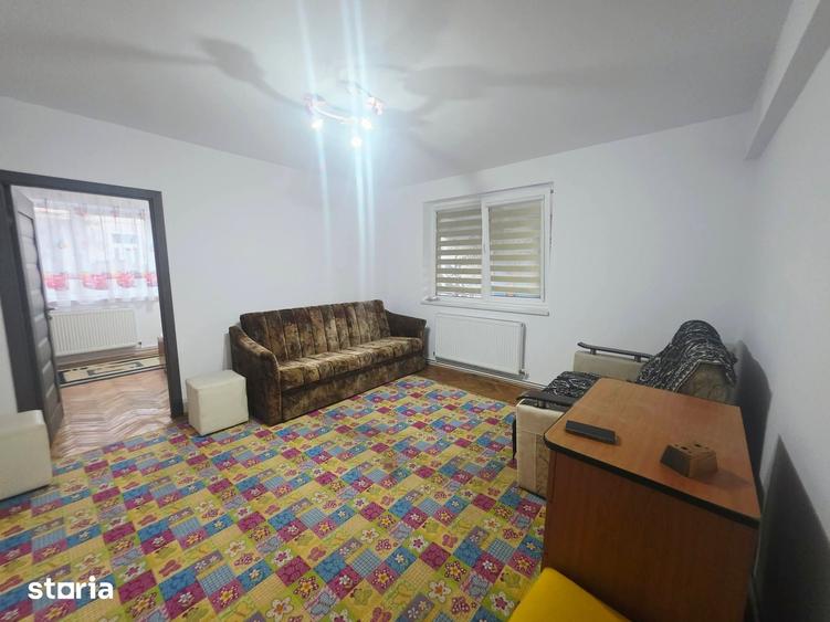 Apartament cu 2 camere semidecomandat în Tractorul