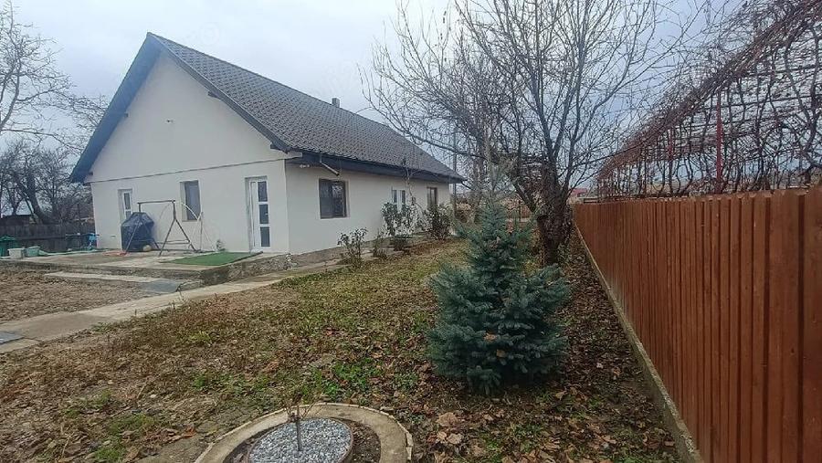 Casă cu 1 camere cu Teren 4200 Mp în Vadu Moldovei