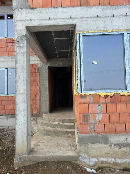 Casă cu 4 camere în Dobreni