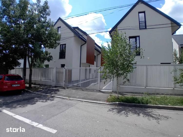 Casă cu 5 camere cu Teren 175 Mp în Străulești
