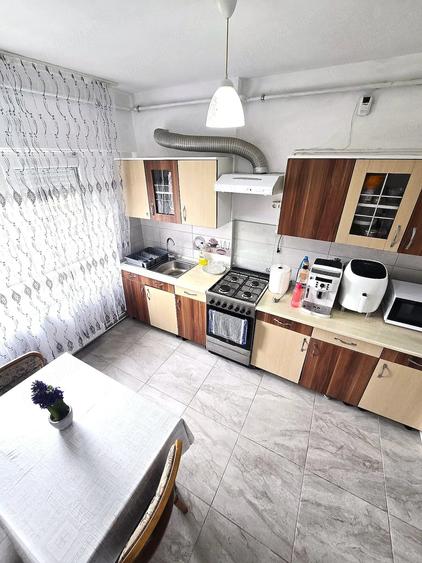 Apartament cu 2 camere decomandat în Micro 16