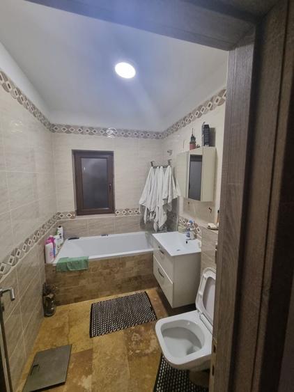 Apartament cu 3 camere decomandat în Exterior Vest