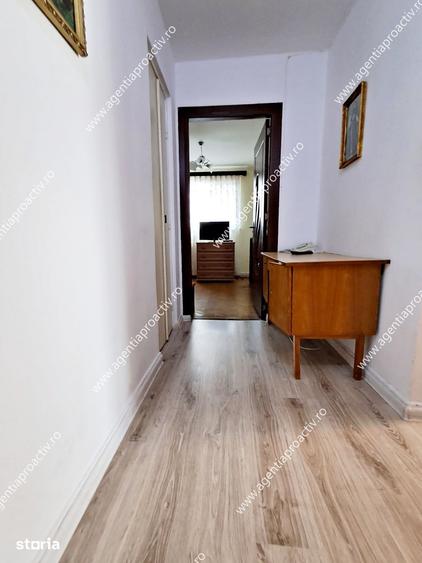 Apartament cu 3 camere decomandat în Micro 21