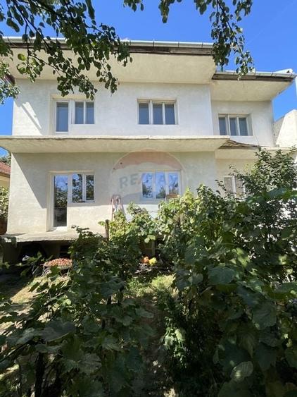 Casă individuală cu 15 camere cu Canalizare în Elisabetin