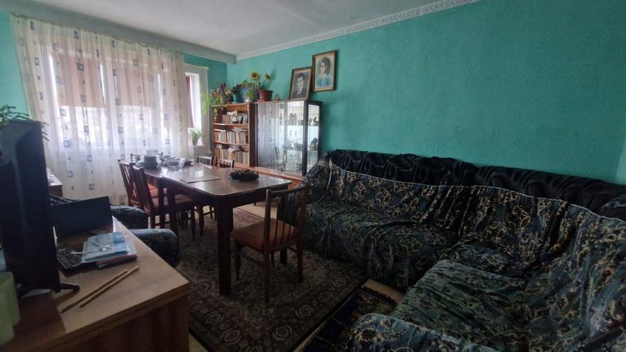 Apartament cu 3 camere decomandat în Păcii