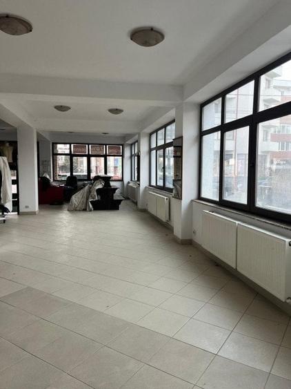 Spațiu comercial, de 200 mp, în Central