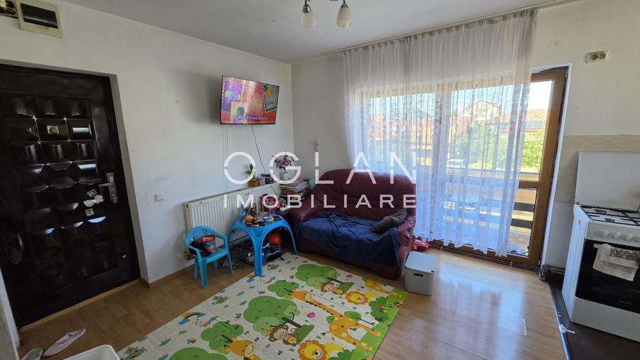 Apartament cu 3 camere decomandat, mobilat în Cedonia