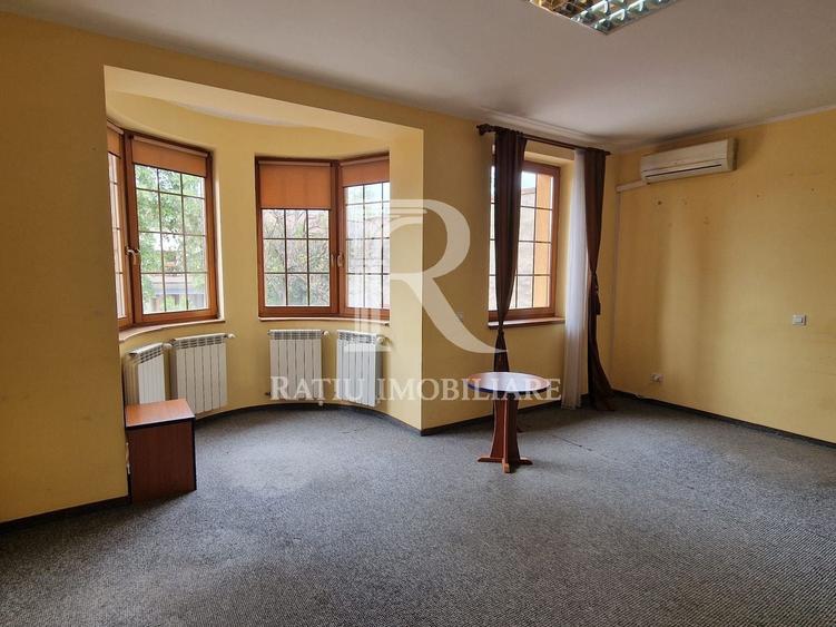 Spațiu comercial, de 640 mp, în Central