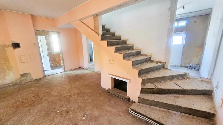Casă cu 3 camere cu Canalizare în Central
