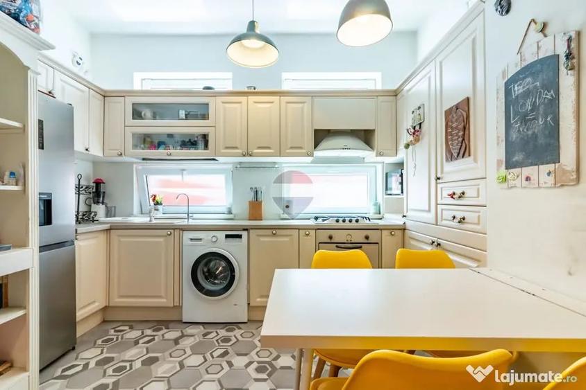 Apartament cu 4 camere semidecomandat în Turda