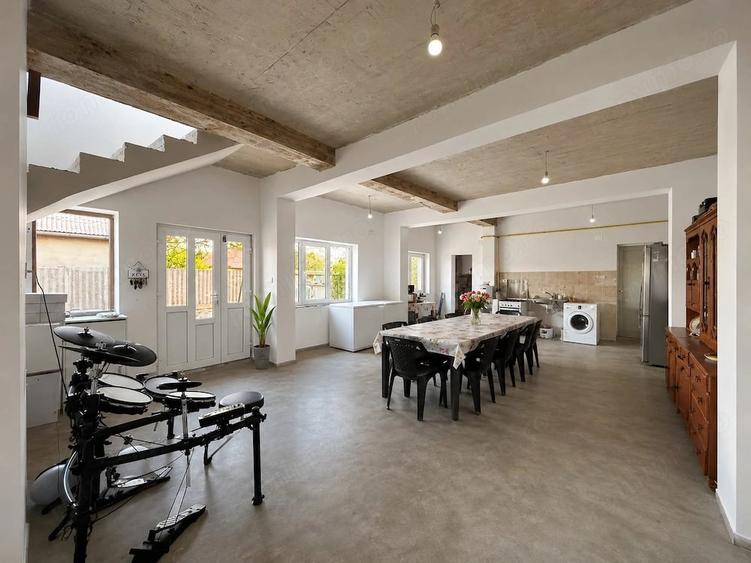 Casă cu Teren 1500 Mp în Central