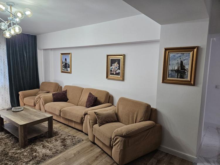 Apartament cu 4 camere decomandat în Central