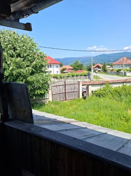 Casă individuală cu 6 camere cu Teren 4500 Mp în Novaci
