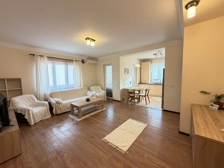 Apartament cu 3 camere semidecomandat în Aradului