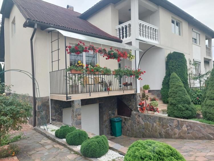 Duplex cu 5 camere cu Canalizare în Crăciunești