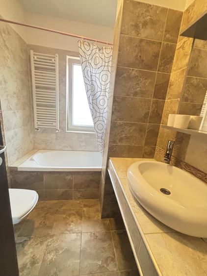Apartament cu 3 camere semidecomandat, mobilat în Aradului