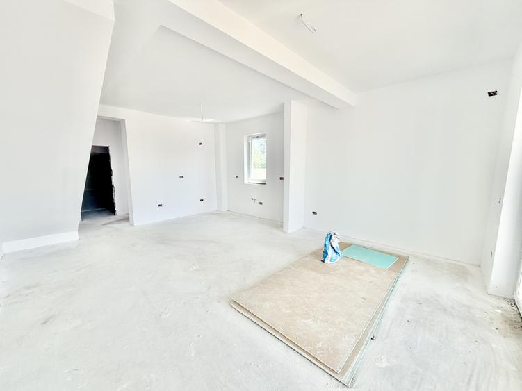 Duplex cu 4 camere cu Canalizare în Moșnița Nouă