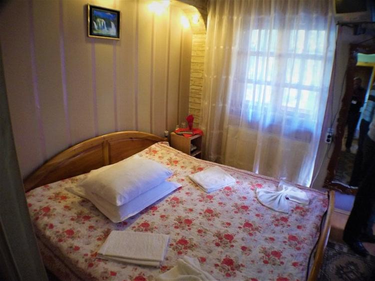 Hotel/Pensiune, de 12 mp, în Moinești