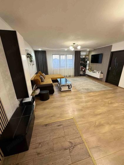 Casă cu Teren 303 Mp în Poarta Albă