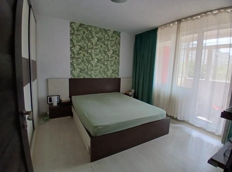 Apartament cu 3 camere decomandat în Drumul Taberei