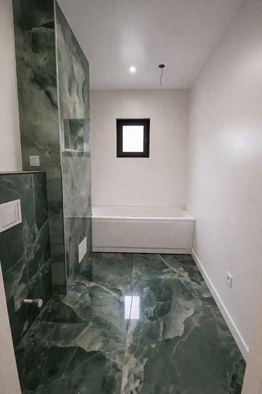 Apartament cu 3 camere decomandat în Piața Centrală
