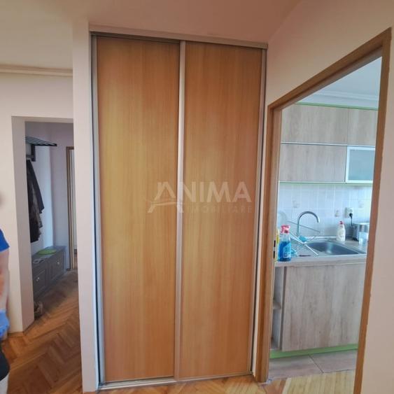 Apartament cu 3 camere decomandat, mobilat în Central