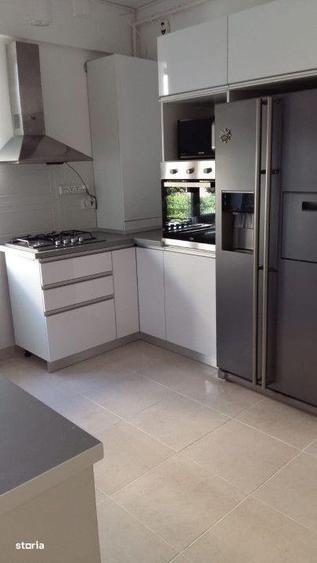 Apartament cu 2 camere decomandat, mobilat în Faleza Nord