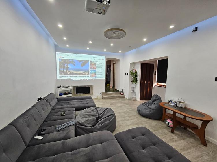 Casă individuală cu 6 camere cu Canalizare în Dâmbovița