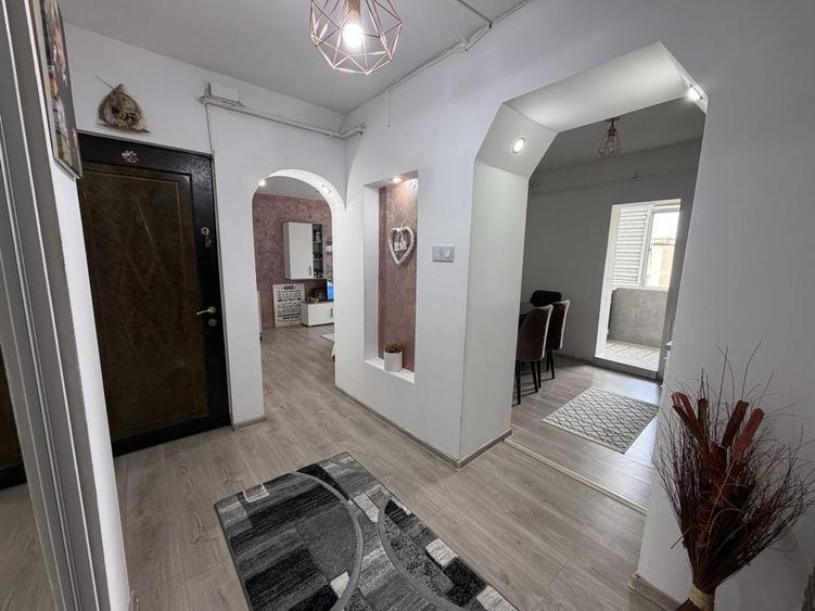 Apartament cu 2 camere decomandat în Mihai Bravu