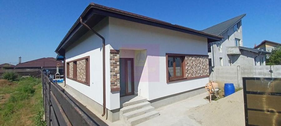 Casă cu 4 camere cu Teren 440 Mp în Săbăreni