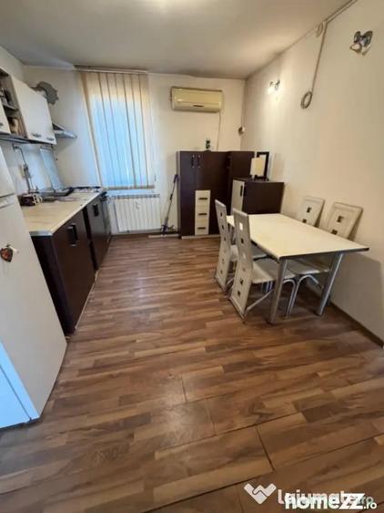 Apartament cu 3 camere decomandat în Calea București