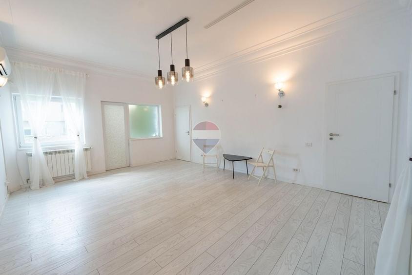 Apartament cu 5 camere decomandat, mobilat în P-ța Unirii