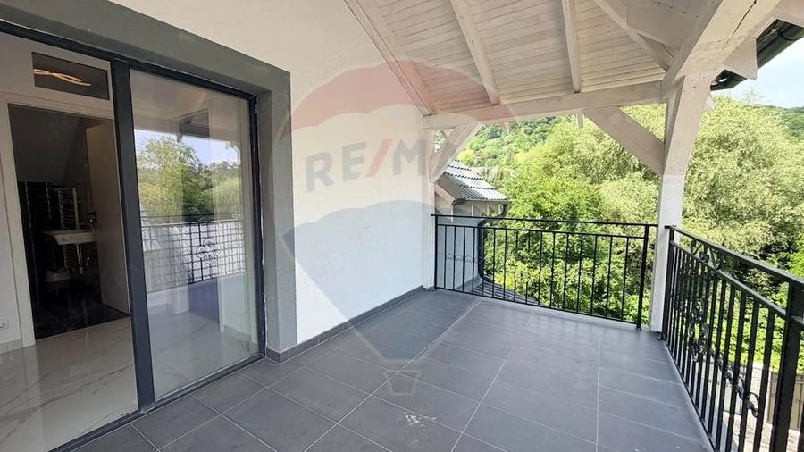 Casă cu Teren 430 Mp în Central